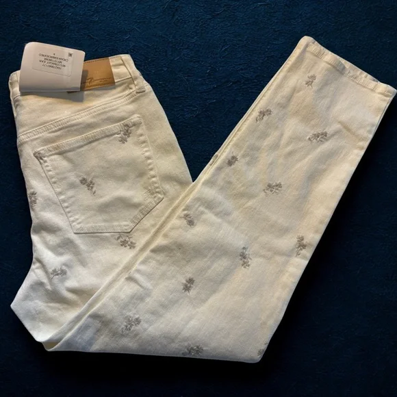 Seven7 90s straight jean. Cream with stylish Floral Embroidery - Picture 1 of 6